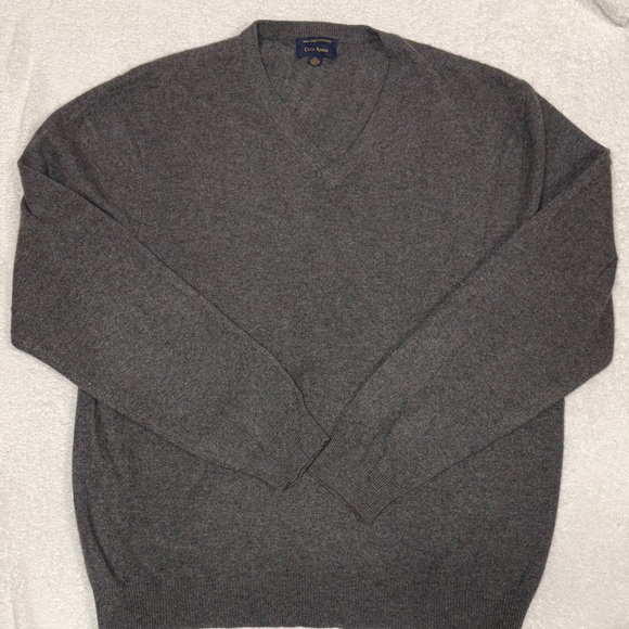 Club Room Other - Club Room Charcoal V-Neck cashmere Sweater men’s size large